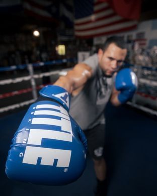Боксерские перчатки Title Boxing Inferno Intensity Elastic Training Gloves Blue White, 14 oz
