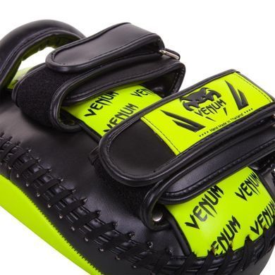 Тай-пади Venum Light Kick Pad Neo Yellow